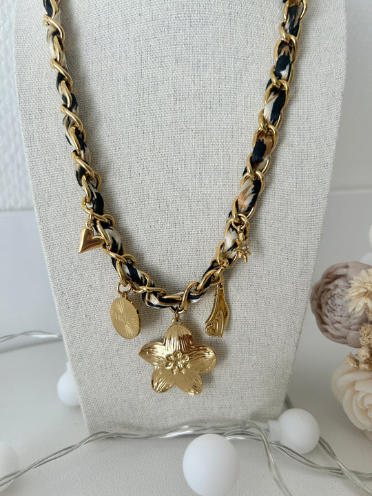 Collier amour doré en tissu