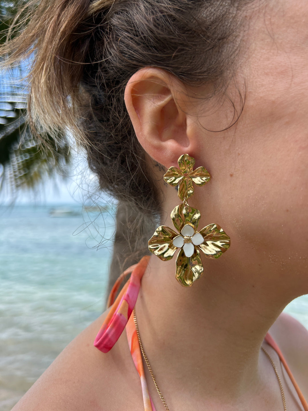 Boucles d'oreilles pendantes fleurs martelées