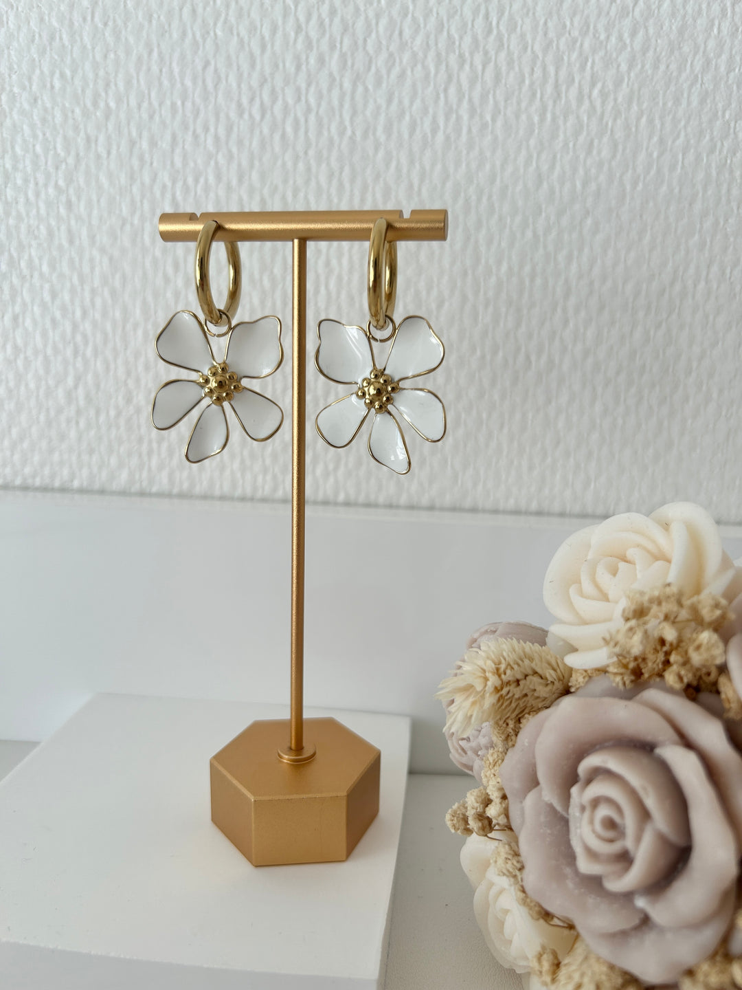 Boucles fleurs blanches