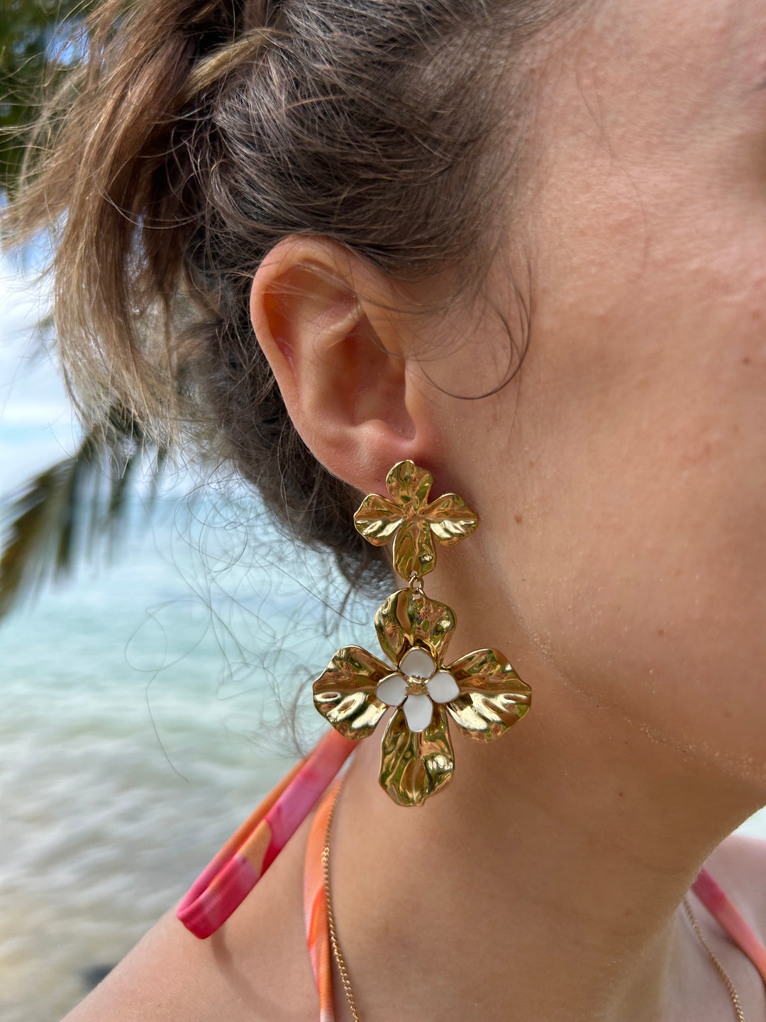 Boucles d'oreilles pendantes fleurs martelées