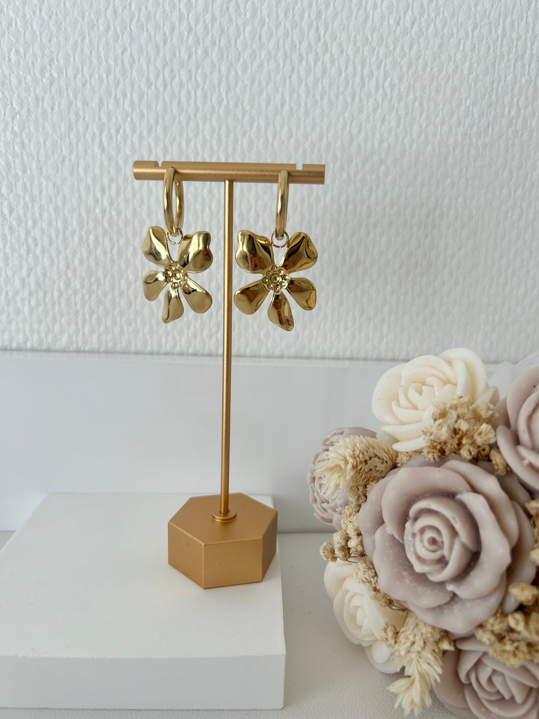 Boucles fleurs blanches