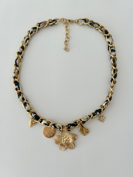 Collier amour doré en tissu