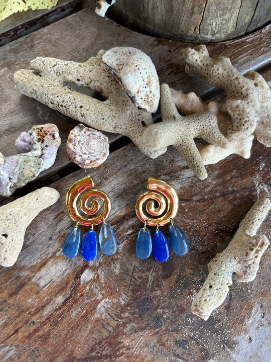 Boucles d'oreilles coquillages avec gouttes bleues