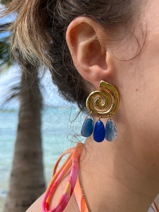 Boucles d'oreilles coquillages avec gouttes bleues