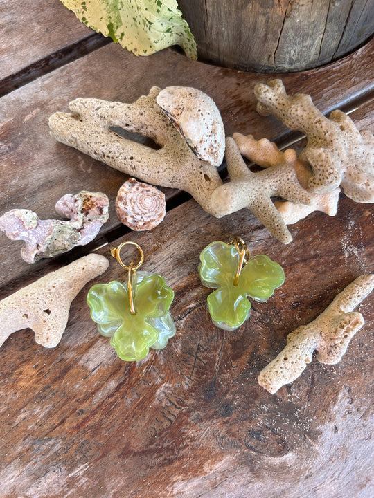 Boucles d'oreilles fleurs en résine