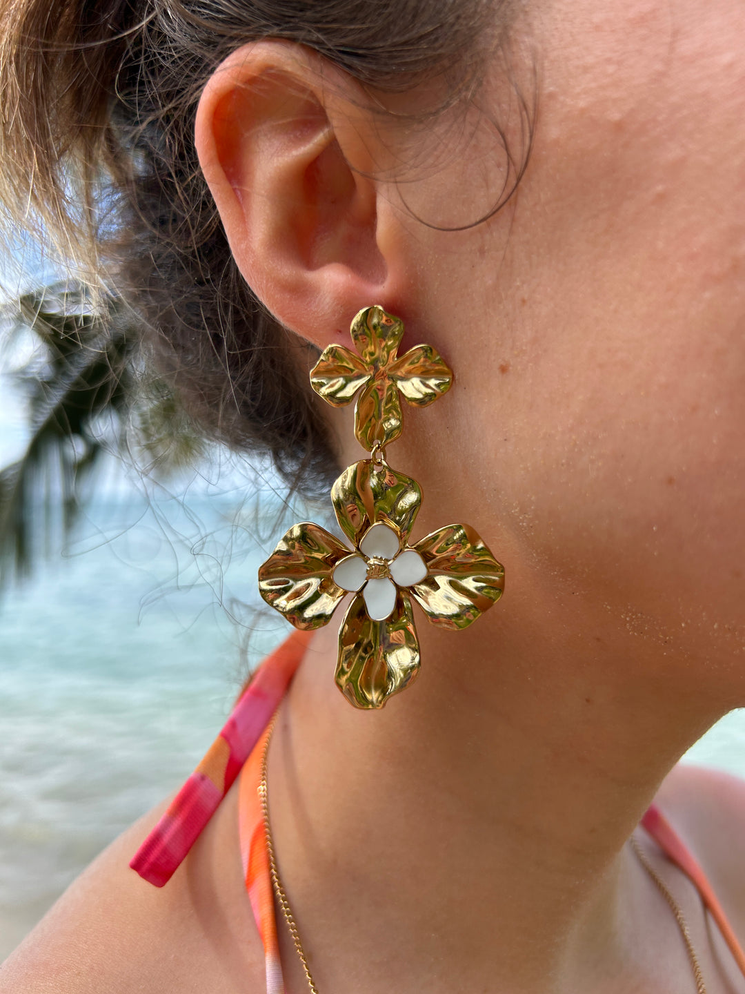 Boucles d'oreilles pendantes fleurs martelées