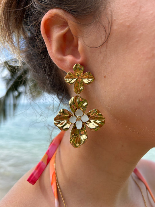 Boucles d'oreilles pendantes fleurs martelées