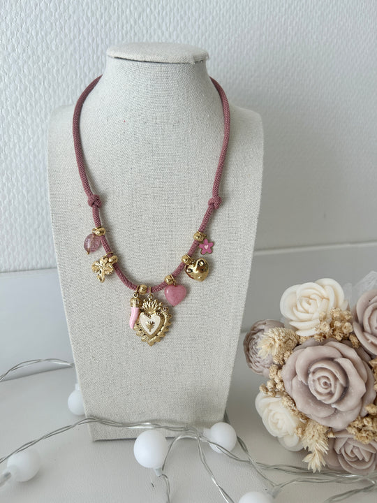 Collier cordon rose avec charms
