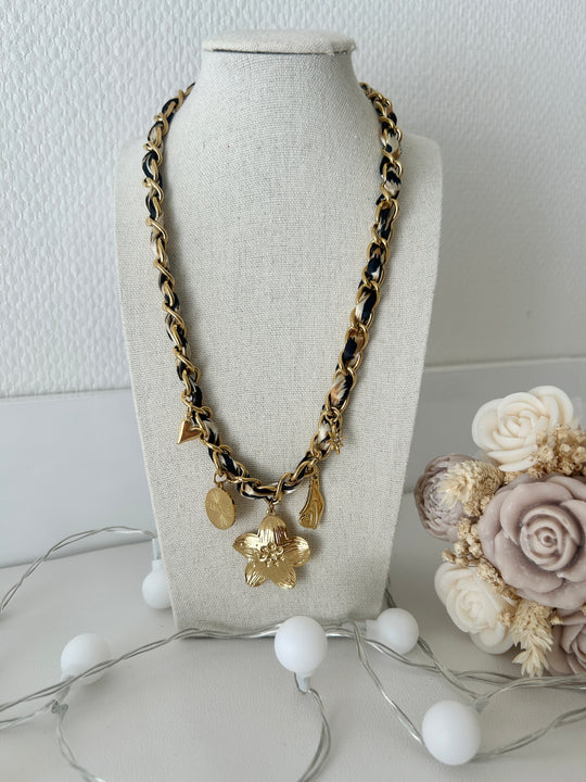 Collier amour doré en tissu